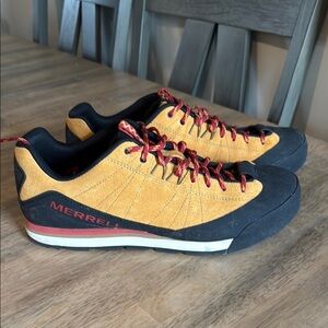Merrell Men’s Yellow and Black Athletic Shoes for Outdoor Adventures. Size 10.5